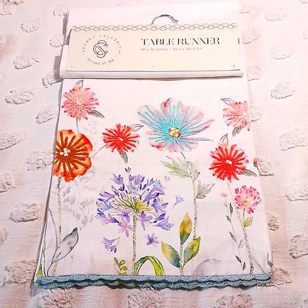 Floral 💐 Embroidered White Table Runner